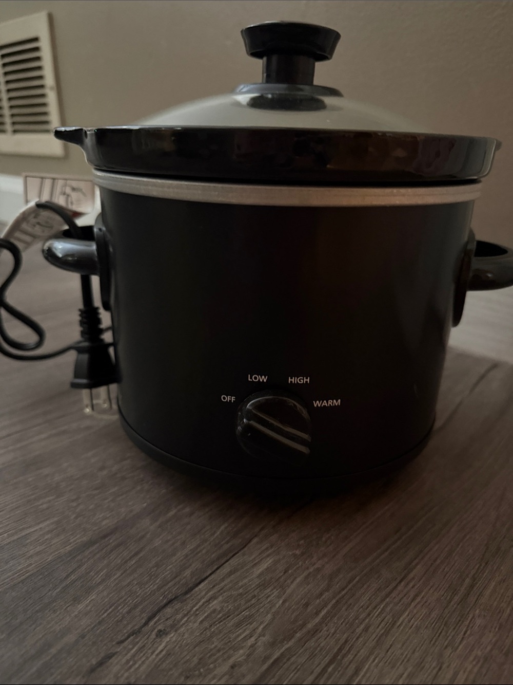 Compact Black Electric Slow Cooker with Glass Lid